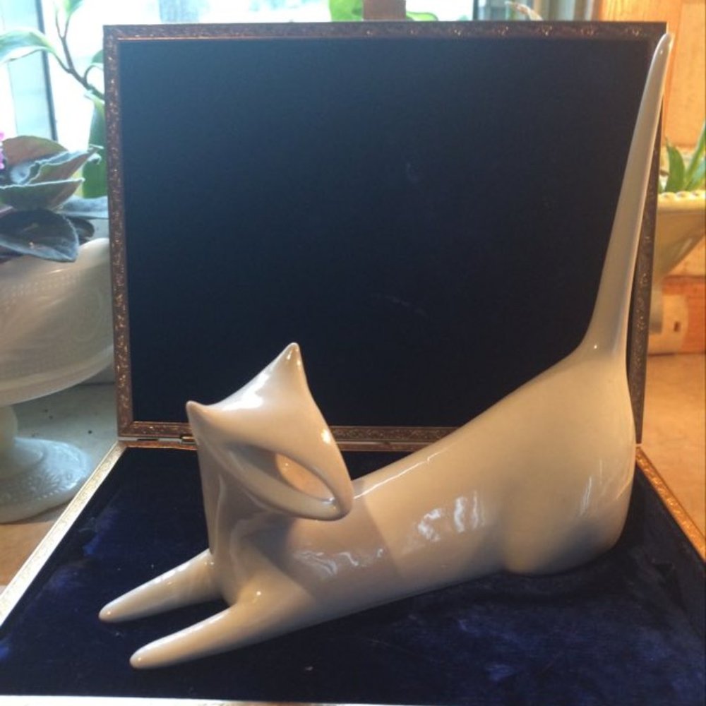 Beautiful Royal Dux Bohemia handpainted white cat